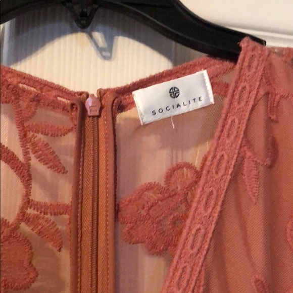 Socialite Lace Overlay Romper - Picture 5 of 8